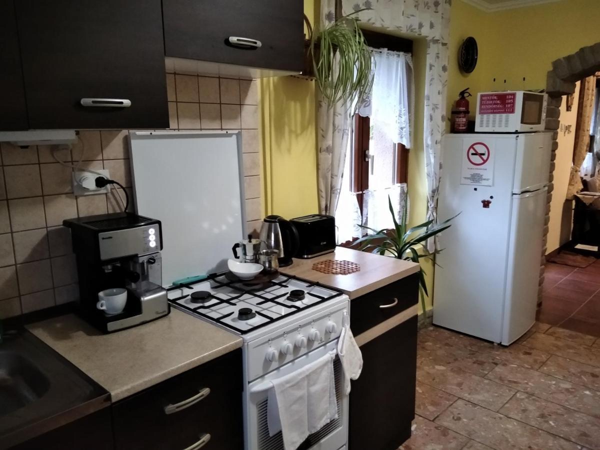 Moezsi Apartman Tolna Exterior foto